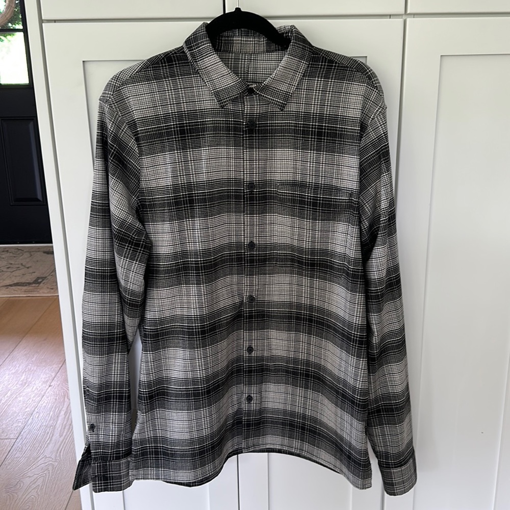 Lululemon Men’s Flannel, Black, Size Large